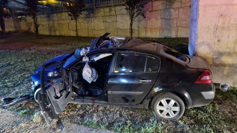 Otoyol bağlantı köprüsünün ayağına çarpan otomobilin sürücüsü öldü