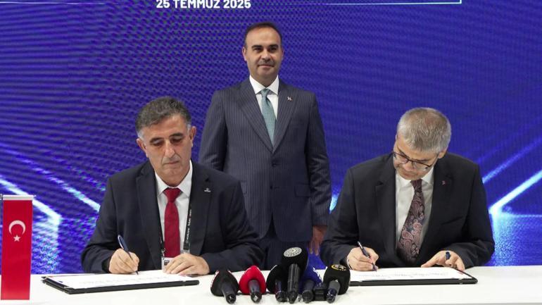 Bakan Kacır, IDEF 2025e imza törenlerine katıldı