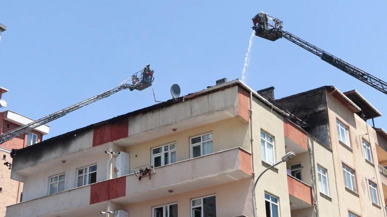 Ümraniyede 4 katlı binanın çatı katında çıkan yangın söndürüldü