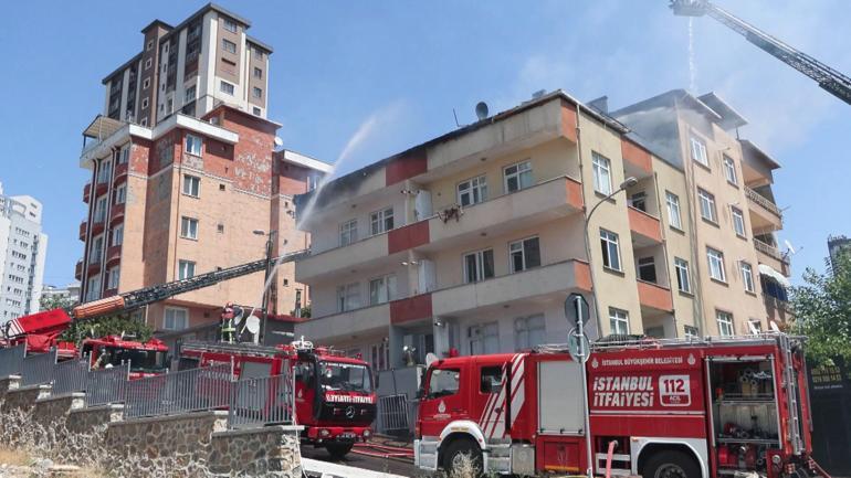 Ümraniyede 4 katlı binanın çatı katında çıkan yangın söndürüldü