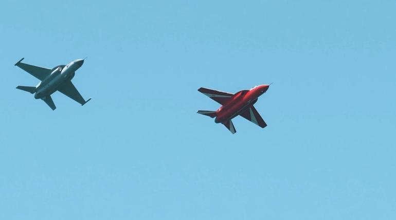 HÜRJET ve HÜRKUŞ İstanbul semalarında havalandı