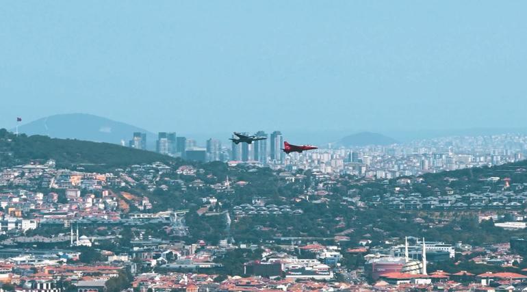 HÜRJET ve HÜRKUŞ İstanbul semalarında havalandı