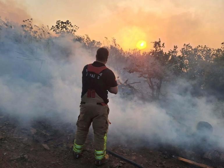 Akhisardaki orman yangını, 18 saatte kontrol altına alındı