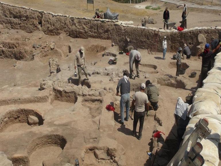 Kilisteki Oylum Höyükte, sıcak havaya rağmen kazı çalışmaları sürüyor
