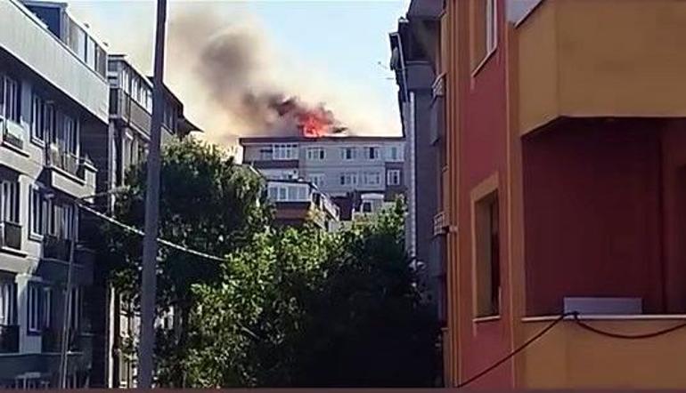 Avcılarda 8 katlı binanın çatısındaki yangın kontrol altında