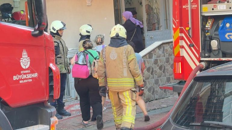 Avcılarda 8 katlı binanın çatısındaki yangın kontrol altında