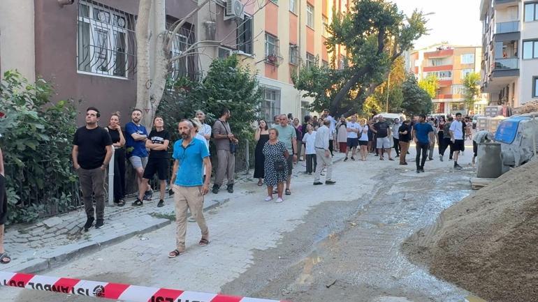 Avcılarda 8 katlı binanın çatısındaki yangın kontrol altında