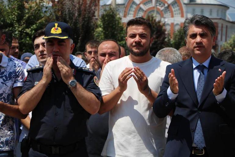 Bursa yangınında ölen gönüllü, gözyaşlarıyla uğurlandı