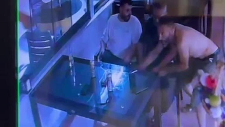 Polisin birlikte oturduğu kişi tarafından vurulduğu olayın görüntüleri ortaya çıktı