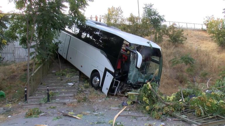 Maltepede servis otobüsü şarampole uçtu: 8 yaralı