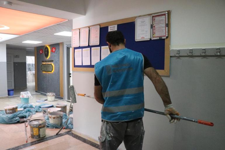 Kayseride 18 yükümlü, okulu boya yaparak yeni eğitim yılına hazırladı