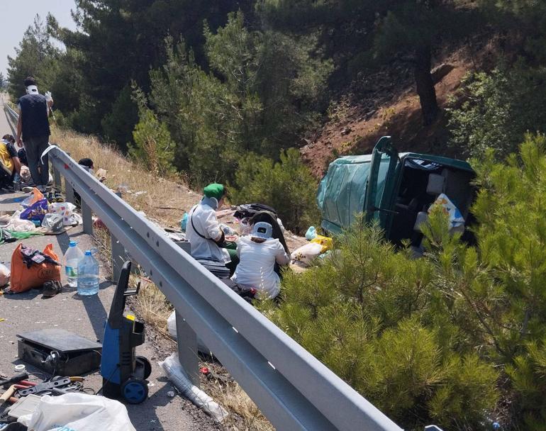 Sivasta minibüs devrildi: 13 yaralı