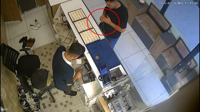 Kuyumcudan yüzük hırsızlığı kamerada