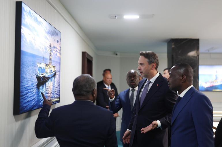 Bakan Bayraktar, Gabonlu bakanlarla bir araya geldi