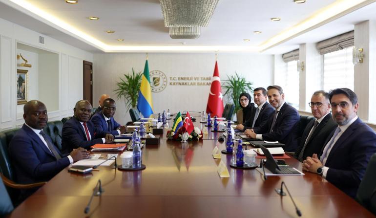 Bakan Bayraktar, Gabonlu bakanlarla bir araya geldi