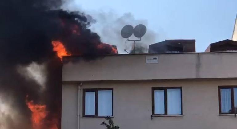 Bayrampaşa’da metruk binanın çatısında çıkan yangın, bitişikteki iki binaya sıçradı