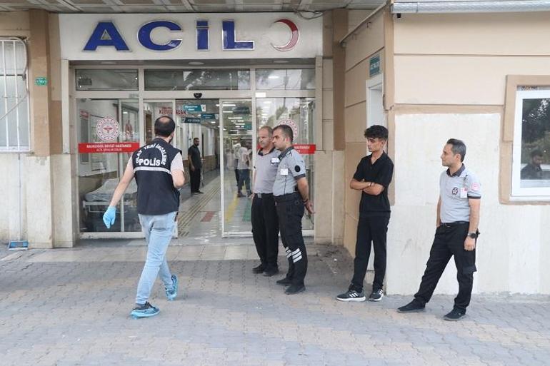 Acil servise girip, doktor ve güvenlik görevlisini bıçakladı; o anlar kamerada