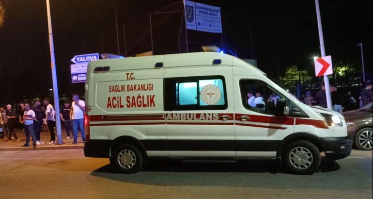Eşinin yanında bıçaklanarak öldürüldü