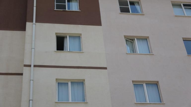 Ekmek getiren annesine bakan Zeynep, 4üncü kattan düştü