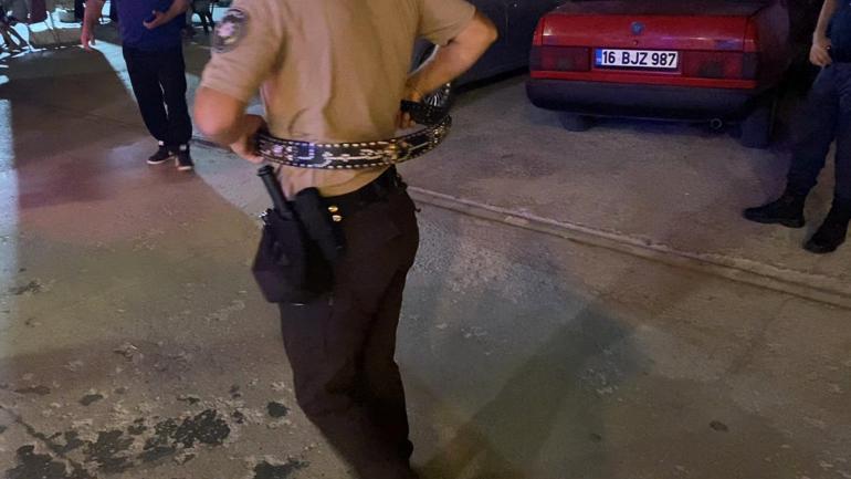 Üzerindeki kemer görünümlü kılıftan döner bıçağı çıktı