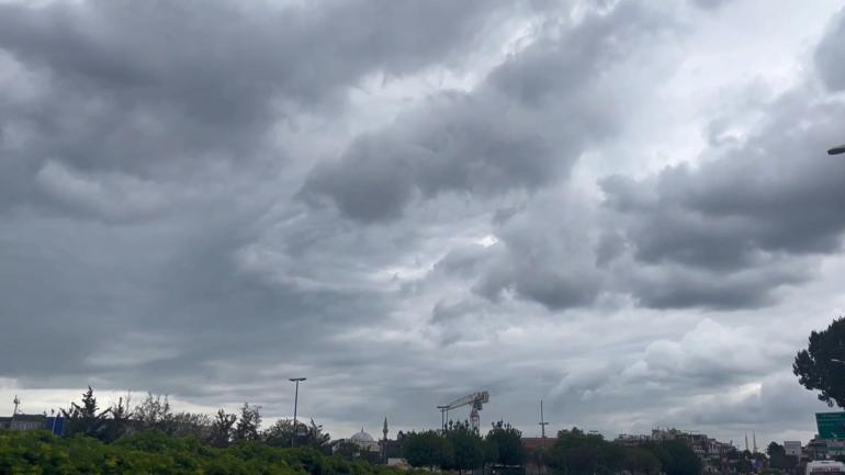 Üsküdar ve Kartalda yağmur etkili oldu