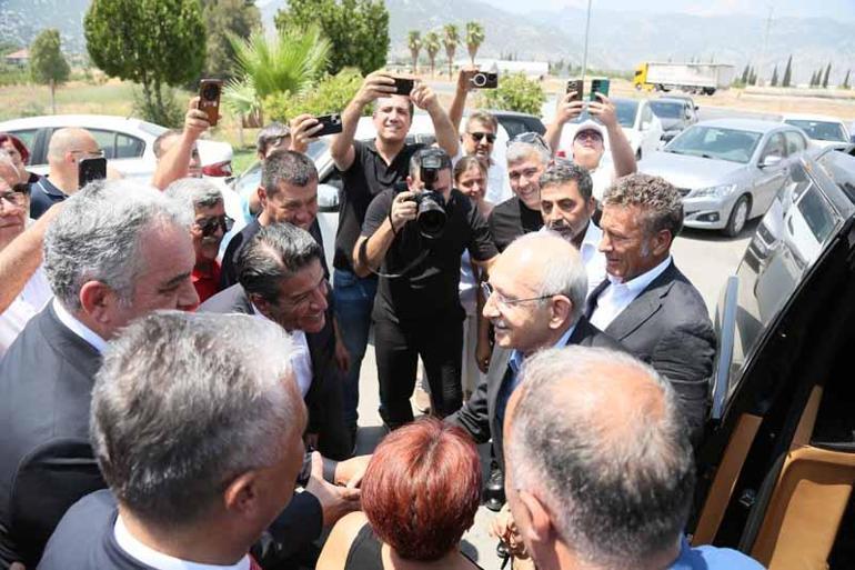 Kılıçdaroğlu, cezaevinde tutuklu Böcek ve Karayı ziyaret etti