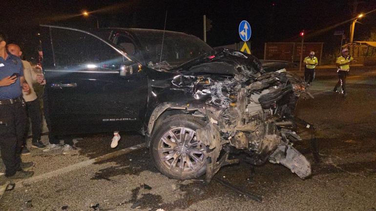 Bursada kamyonet ile hasta nakil ambulansı çarpıştı; 1 ölü, 4 yaralı