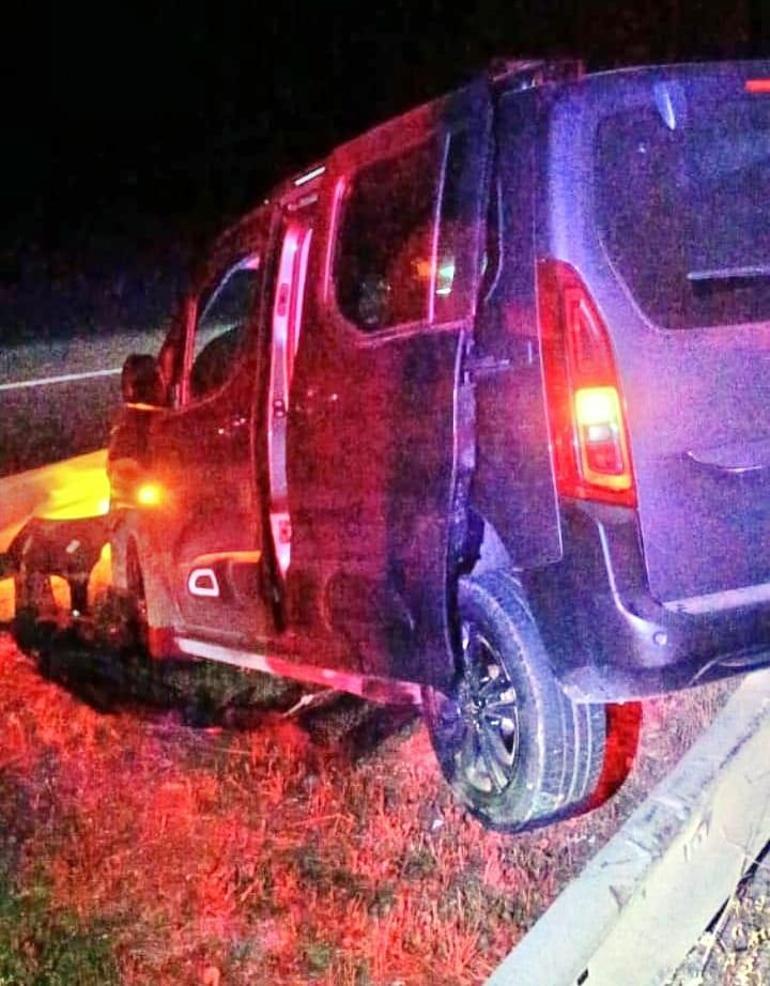 Bursada otomobil ile hafif ticari araç çarpıştı; 3 yaralı