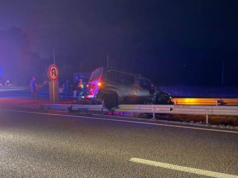 Bursada otomobil ile hafif ticari araç çarpıştı; 3 yaralı