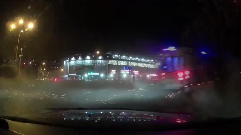 Bursada kamyonet ile hasta nakil ambulansı çarpıştı; 1 ölü, 4 yaralı