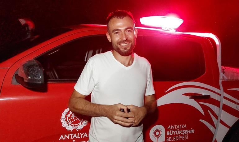 Su seviyesi yükselince ırmaktaki adacıkta mahsur kalan 2 kişi kurtarıldı