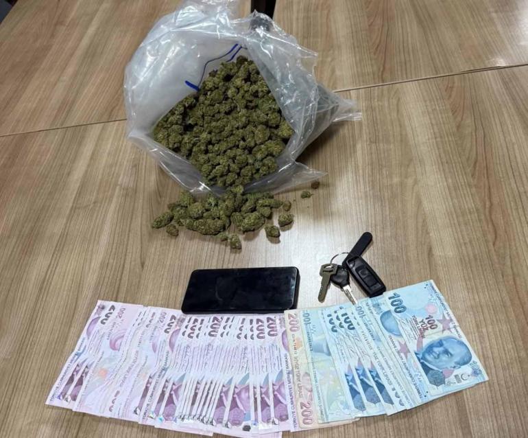 Sarıyerde motosikletli kurye uyuşturucu taşırken yakalandı