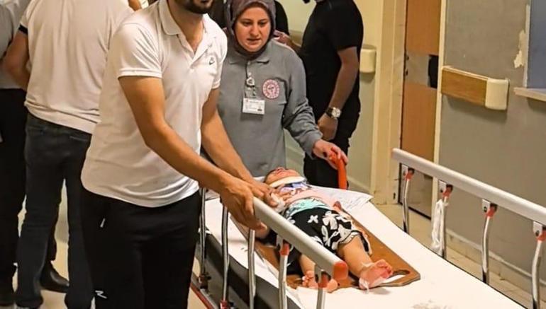 Balkondan düşen 2 yaşındaki Merve ağır yaralandı
