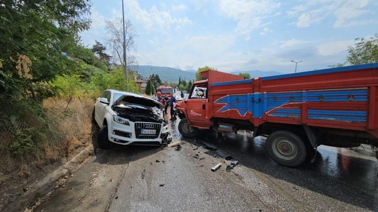 Sakaryada kamyonet ile cip çarpıştı; 4ü çocuk 5 yaralı