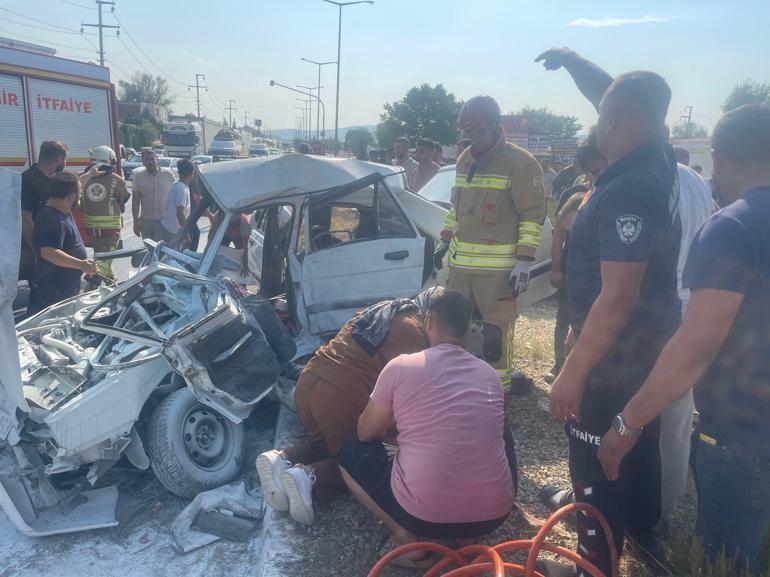 Manisa’da yolcu otobüsü ile otomobil çarpıştı; karı- koca öldü, 1 yaralı
