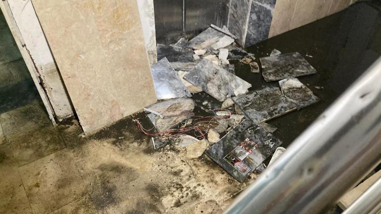 Ankarada sağanak; ev ve iş yerlerini su bastı, araçlar yolda kaldı