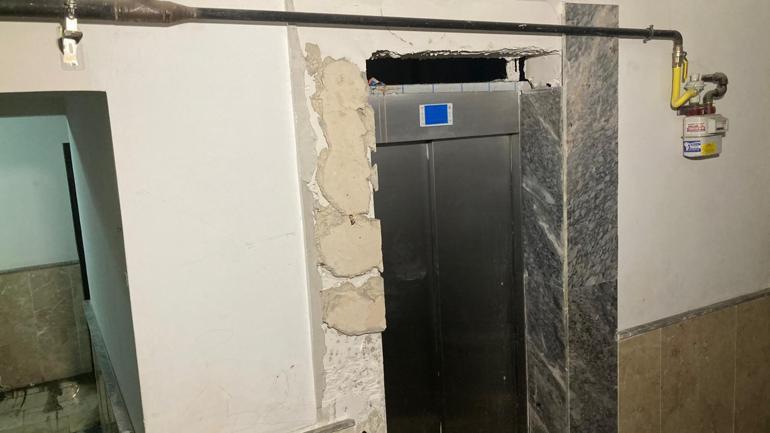 Ankarada sağanak; ev ve iş yerlerini su bastı, araçlar yolda kaldı