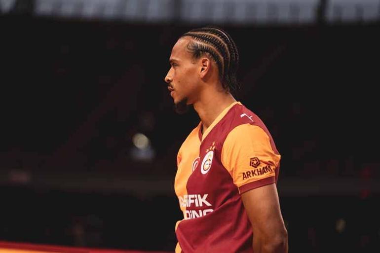 Galatasaray, Osimhen ve Sane için statta imza töreni düzenledi