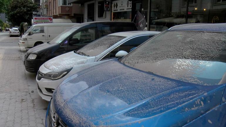 Küçükçekmece’de kentsel dönüşüm kapsamında yıkılan bina bitişikteki apartmanın üzerine çöktü