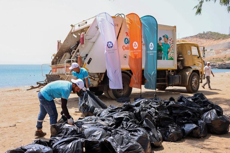 Akkuyu NGS çalışanları aileleriyle birlikte Büyükeceli Plajı’nı temizledi