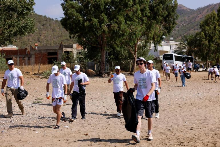 Akkuyu NGS çalışanları aileleriyle birlikte Büyükeceli Plajı’nı temizledi