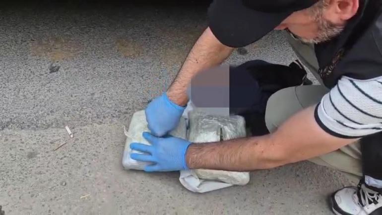 Otobüste yolcunun valizinde 1 kilo 182 gram skunk ele geçirildi