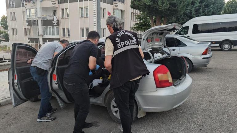 Evinin önünde pompalı tüfekle vuruldu