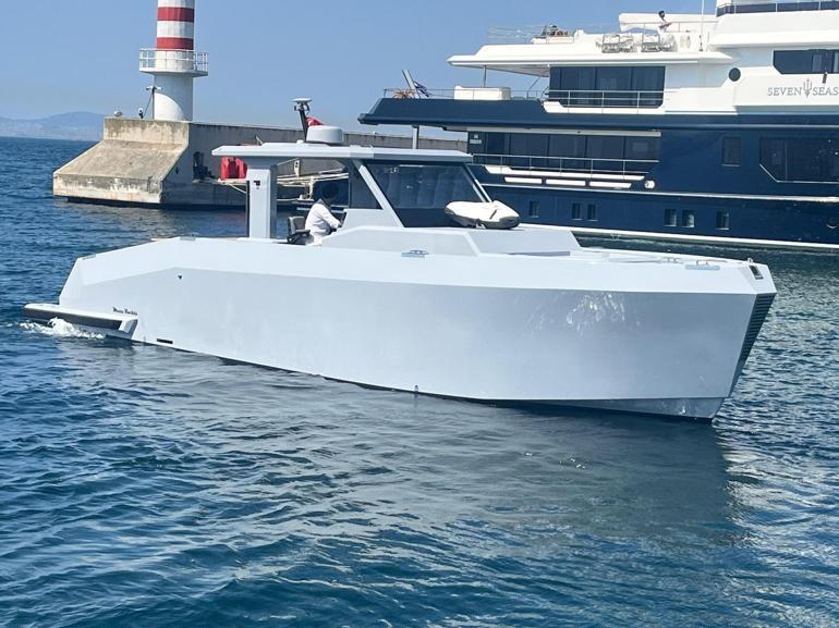 Yalovadan Bozcaadaya gitmek için açıldığı teknesi parçalanmış halde bulunan iş insanı aranıyor