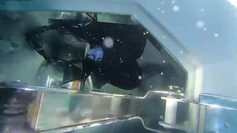 Yalovadan Bozcaadaya gitmek için açıldığı teknesi parçalanmış halde bulunan iş insanı aranıyor
