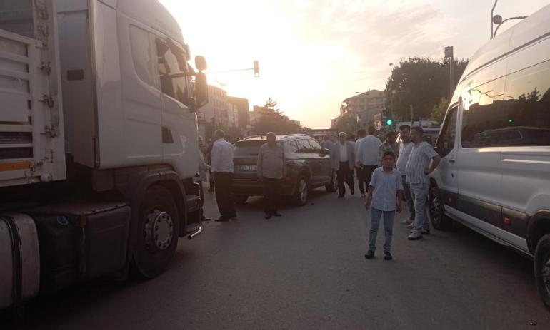 Bitliste freni boşalan TIR, 10 araca çarptı