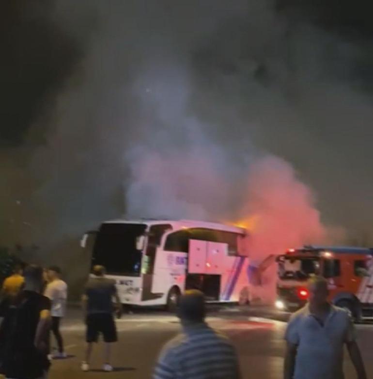Ümraniye’de yolcu otobüsü alev alev yandı