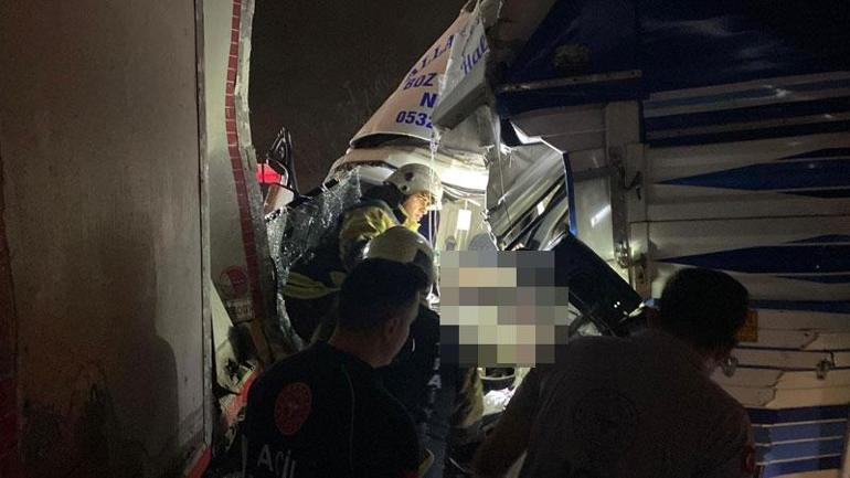 Kocaelide kamyona çarpan kamyonetin şoförü öldü