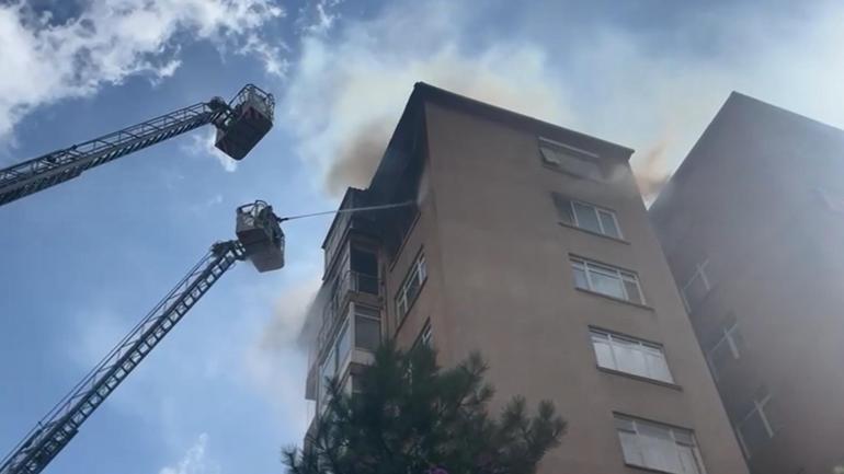 Kadıköy’de 11 katlı binada çıkan yangın söndürüldü
