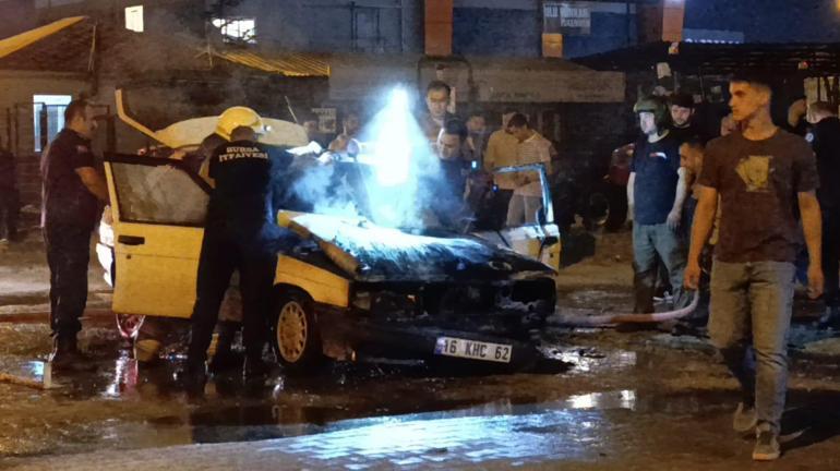 Seyir halindeyken alev alan otomobilin yanması kamerada